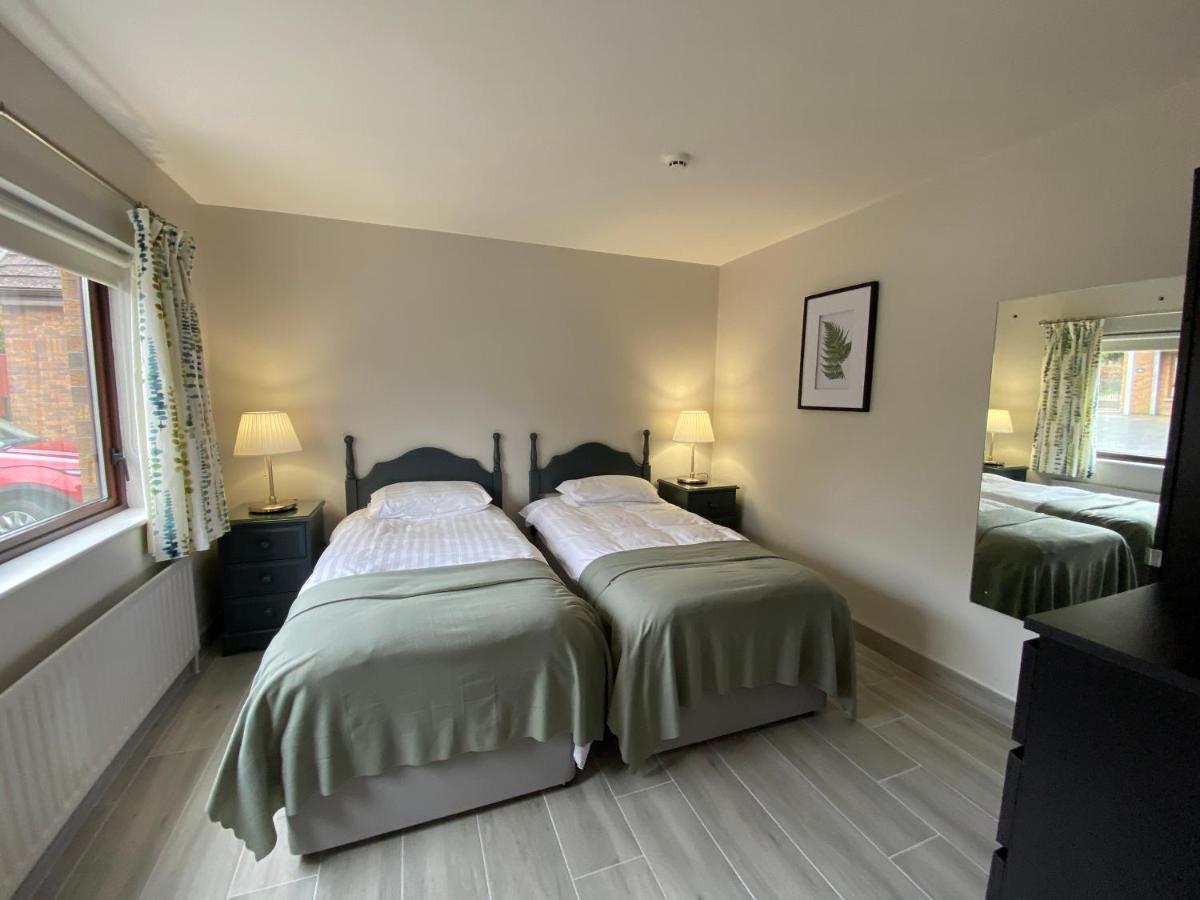 Tullybay Holiday Homes ภายนอก รูปภาพ