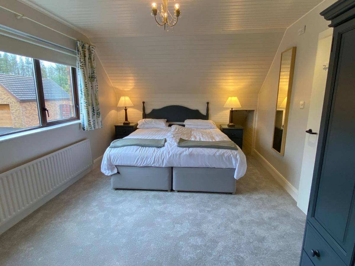 Tullybay Holiday Homes ภายนอก รูปภาพ