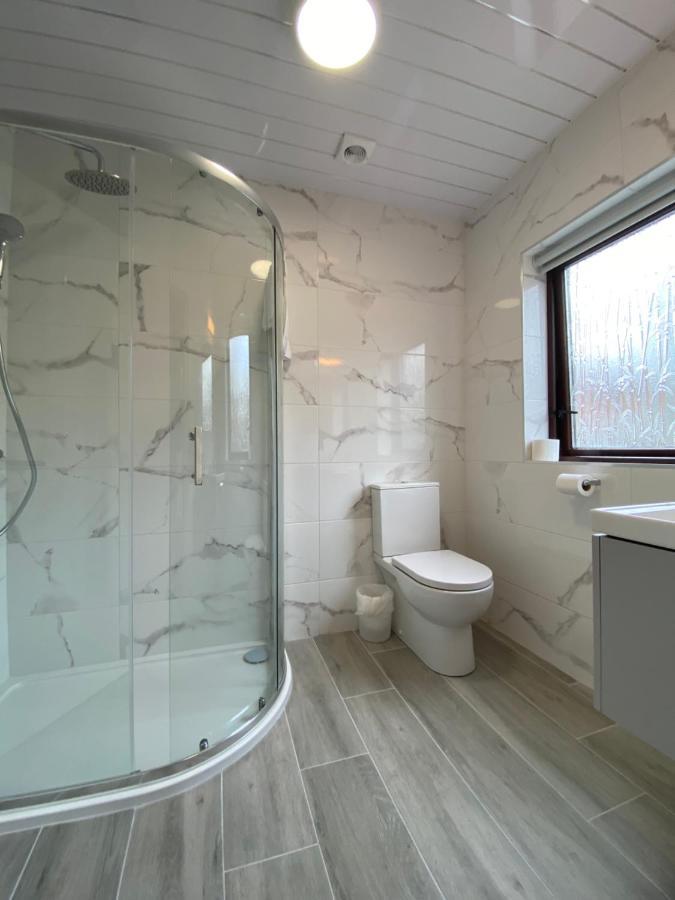 Tullybay Holiday Homes ภายนอก รูปภาพ